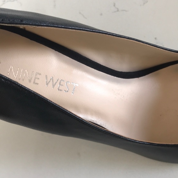 Nine West Size 6 Medium Black Pointed Toe Pumps - Picture 4 of 9